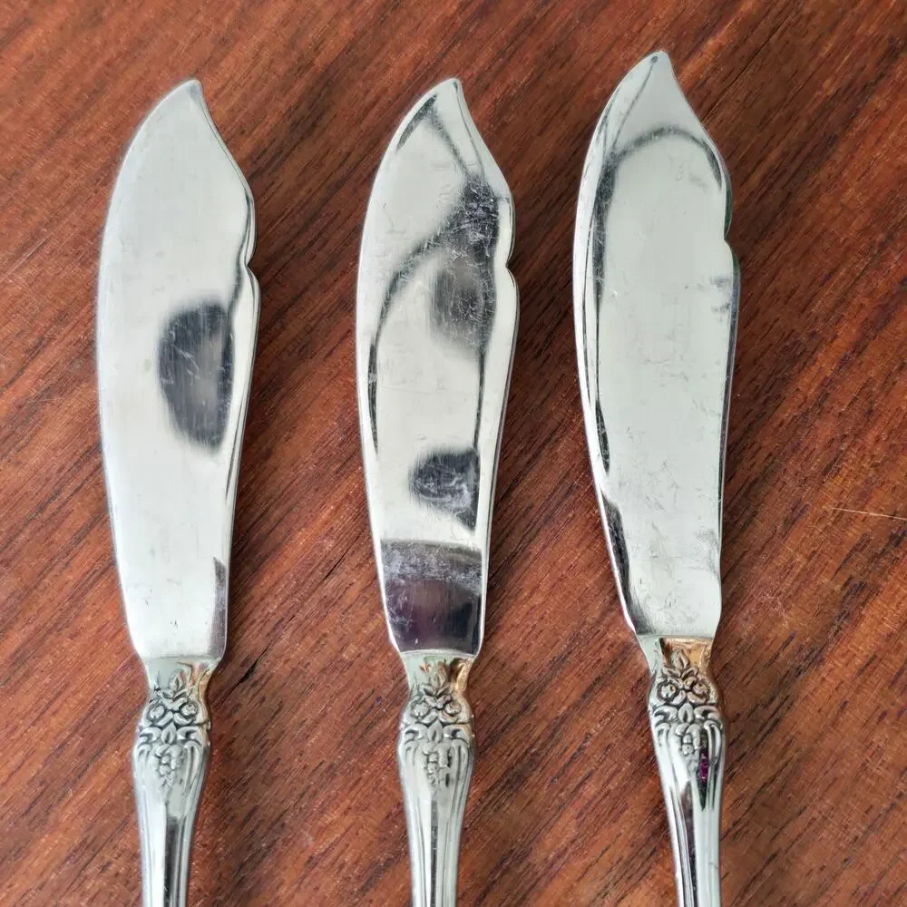 Oneida Renoir-Pembrooke Flat Handle Master Butter Knife Stainless Victoriana